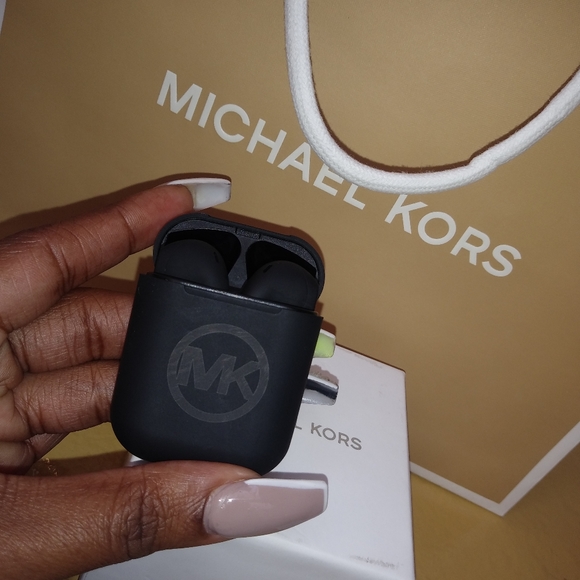 Michael kors earbuds Clearance
